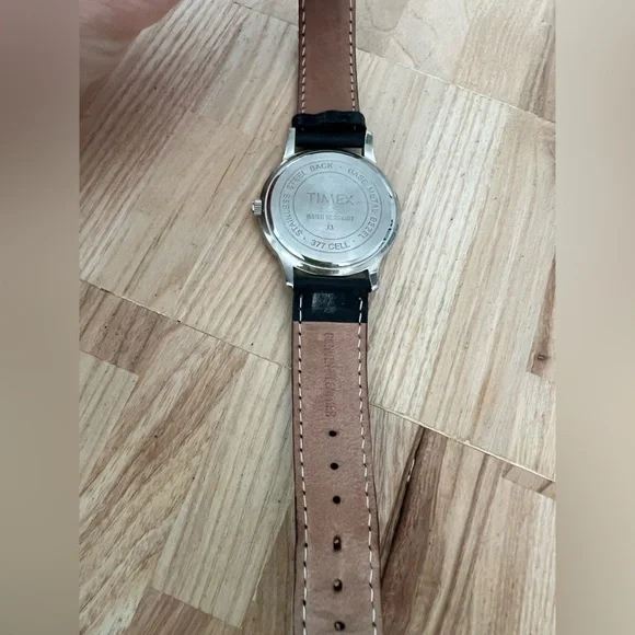 Carriage by Timex men’s silver tone black leather dress watch NEW BATTERY - Picture 4 of 9